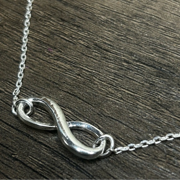 Avon Silver Plated Infinity Necklace - Picture 2 of 3